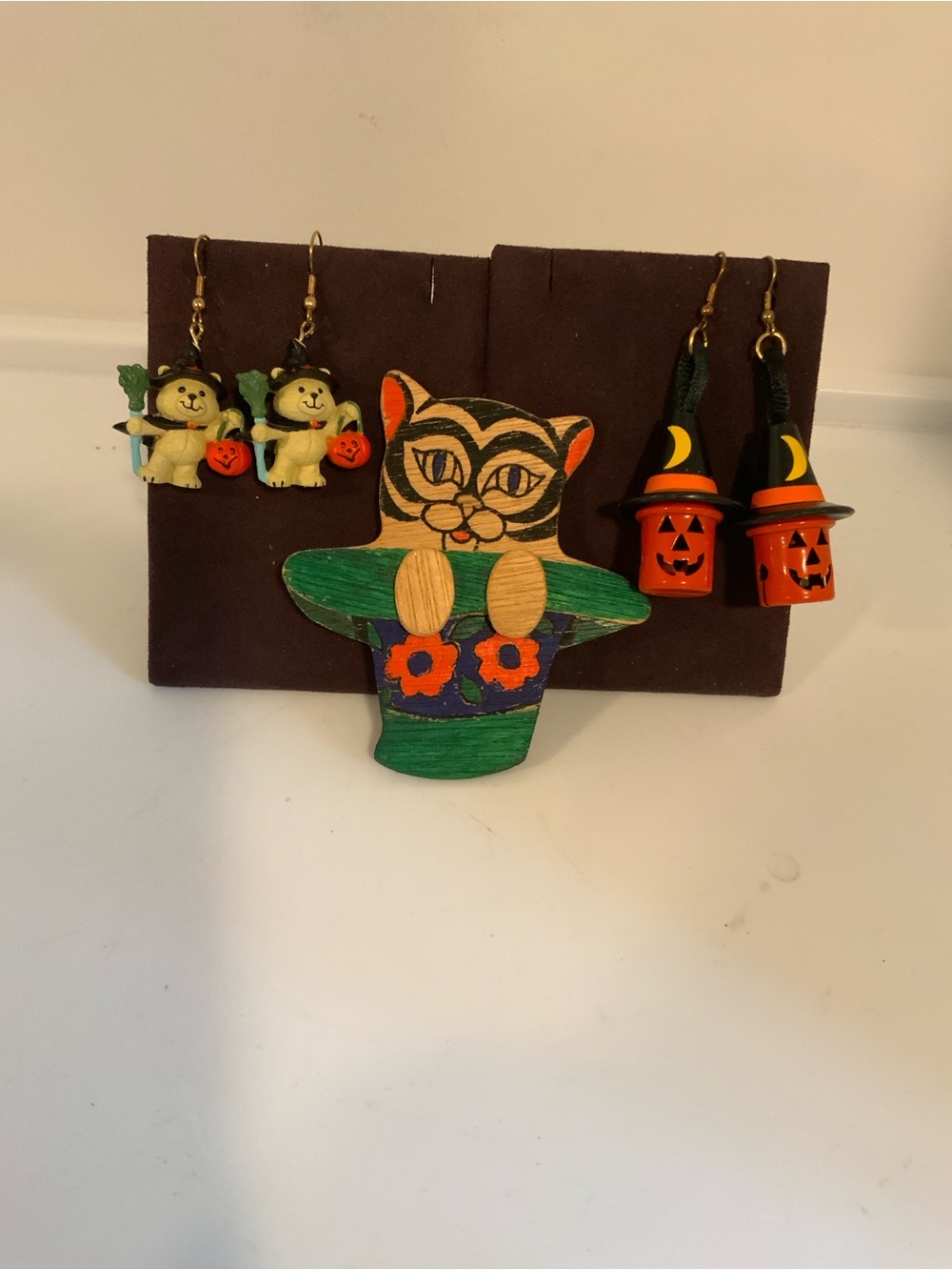 Kids Halloween Cat Pin and Pumpkin Earrings Set - Green & Orange
